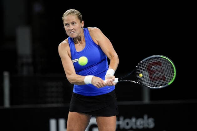 ADELAIDE, AUSTRALIA - FEBRUARY 23: Shelby Rogers of United States hits a backhand against Johanna Konta of Great Britain during their singles match on day two of the Adelaide International tennis tournament at Memorial Drive on February 23, 2021 in Adelaide, Australia. (Photo by Peter Mundy Speed Media Icon Sportswire) TENNIS: FEB 23 - Adelaide International Icon210223058