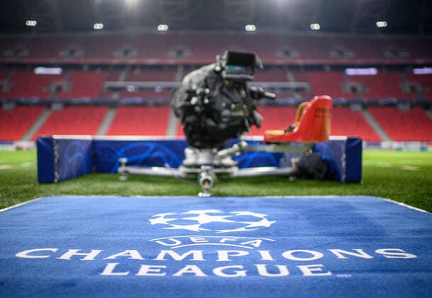 Innenansicht der Puskas Arena in Budapest mit dem Logo der UEFA Champions League auf dem Teppich UEFA Champions League Achtelfinale, Hinspiel RB Leipzig - FC Liverpool 0:2 16.02.2021, Puskas Arena in Budapest (Ungarn). RB Leipzig - FC Liverpool