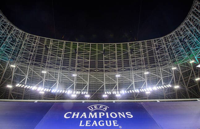 Innenansicht der Puskas Arena in Budapest mit dem Logo der UEFA Champions League UEFA Champions League Achtelfinale, Hinspiel RB Leipzig - FC Liverpool 0:2 16.02.2021, Puskas Arena in Budapest (Ungarn). RB Leipzig - FC Liverpool