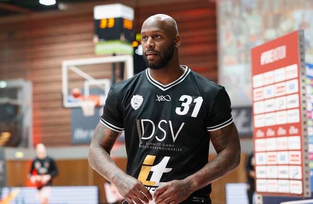 24.02.2021, Basketball, BBL 2020 2021, 17. Spieltag, s.Oliver Wuerzburg - JobStairs GIESSEN 46ers, GER, s.Oliver Arena in Wuerzburg, Neuzugang Murphy Holloway (s.Oliver Wuerzburg), Copyright: HMBxMedia xHeikoxBecker