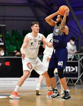24.02.2021 - Basketball - Saison 2020 2021 - 2. Bundesliga Pro-A - 10. Spieltag: Nürnberg Falcons Basketball Club NBC - Uni Baskets Paderborn - - Jonathan Maier (13, Nürnberg Falcons BC NBC ) Barret Michael Benson (40, Uni Baskets Paderborn )