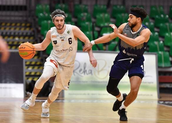 24.02.2021 - Basketball - Saison 2020 2021 - 2. Bundesliga Pro-A - 10. Spieltag: Nürnberg Falcons Basketball Club NBC - Uni Baskets Paderborn - - Martin Bogdanov (6, Nürnberg Falcons BC NBC ) Drew Hershel Cushingberry (4, Uni Baskets Paderborn )
