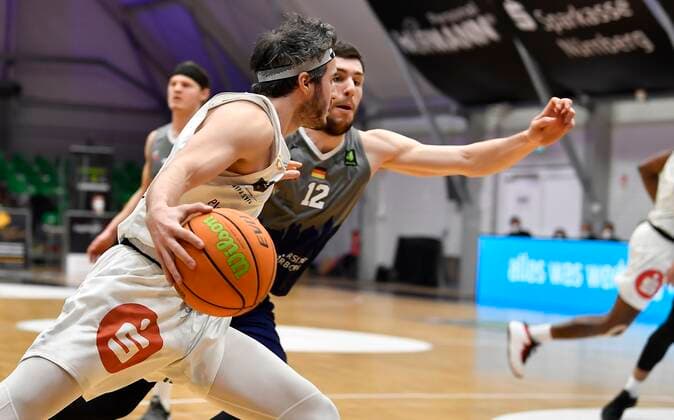 24.02.2021 - Basketball - Saison 2020 2021 - 2. Bundesliga Pro-A - 10. Spieltag: Nürnberg Falcons Basketball Club NBC - Uni Baskets Paderborn - - Martin Bogdanov (6, Nürnberg Falcons BC NBC ) Robert Drijencic (12, Uni Baskets Paderborn )