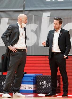 24.02.2021, Basketball, BBL 2020 2021, 17. Spieltag, s.Oliver Wuerzburg - JobStairs GIESSEN 46ers, GER, s.Oliver Arena in Wuerzburg Bild: v. li. Headcoach Denis Wucherer (s.Oliver Wuerzburg) und Headcoach Rolf Scholz (JobStairs GIESSEN 46ers), Copyright: HMBxMedia xHeikoxBecker