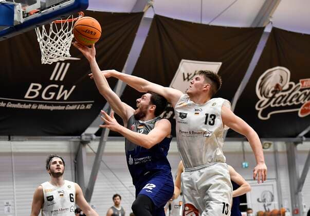 24.02.2021 - Basketball - Saison 2020 2021 - 2. Bundesliga Pro-A - 10. Spieltag: Nürnberg Falcons Basketball Club NBC - Uni Baskets Paderborn - - Robert Drijencic (12, Uni Baskets Paderborn ) Jonathan Maier (13, Nürnberg Falcons BC NBC )