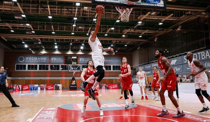 24.02.2021, Basketball, BBL 2020 2021, 17. Spieltag, s.Oliver Wuerzburg - JobStairs GIESSEN 46ers, GER, s.Oliver Arena in Wuerzburg Bild: Diante Garrett (JobStairs GIESSEN 46ers), Copyright: HMBxMedia xHeikoxBecker