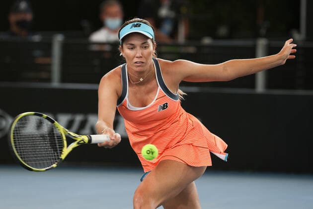 ADELAIDE, AUSTRALIA - FEBRUARY 25: Danielle Collins of United States plays a shot against Iga Swiatek of Poland during their singles match on day four of the Adelaide International tennis tournament at Memorial Drive on February 25, 2021 in Adelaide, Australia. (Photo by Peter Mundy Speed Media Icon Sportswire) TENNIS: FEB 25 - Adelaide International Icon210225208