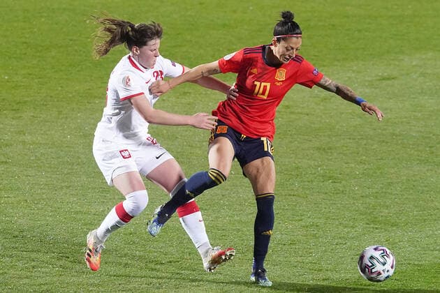 Spain s Jennifer Hermoso (r) and Poland s Adriana Achcinska during Women s Euro2022 Qualifying Round match. February 24,2021. (20210223135)