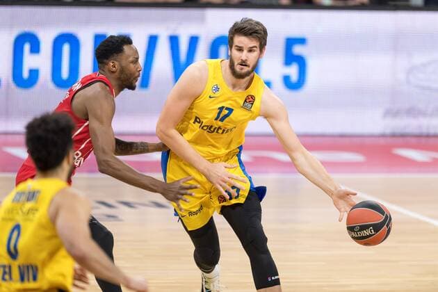 Basketball, Euroleague, FC Bayern München - Maccabi Tel Aviv. Im Bild JaJuan JOHNSON (FC Bayern München, 25) und Dragan BENDER (Maccabi Tel Aviv, 17). München Audi Dome Bayern Deutschland Copyright: Passion2Press.dex xMarkusxFischerx