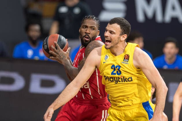 Basketball, Euroleague, FC Bayern München - Maccabi Tel Aviv. Im Bild Jalen REYNOLDS (FC Bayern München, 8) und Ante ZIZIC (Maccabi Tel Aviv, 23) Rebound. München Audi Dome Bayern Deutschland Copyright: Passion2Press.dex xMarkusxFischerx