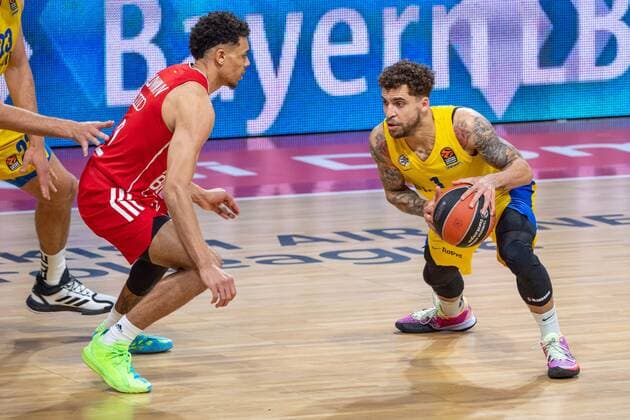 Nick Weiler-Babb 0 (FC Bayern), Scottie Wilbekin 1 (Maccabi Fox Tel Aviv), FC Bayern Basketball vs. Maccabi Tel Aviv, EuroLeague, 25.02.2021 Muenchen Bayern Deutschland