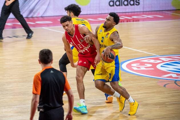 Wade Baldwin 2 (FC Bayern), Chris Jones 3 (Maccabi Fox Tel Aviv), FC Bayern Basketball vs. Maccabi Tel Aviv, EuroLeague, 25.02.2021 Muenchen Bayern Deutschland