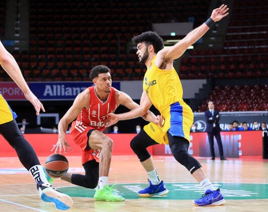 25.02.2021, EuroLeague, FCB Basketball vs Maccabi Tel Aviv, Audi Dome Muenchen, im Bild: Wade Baldwin (FCB Basketball) vs Tyler Dorsey (Maccabi Tel Aviv)