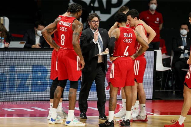 Trainer Andrea Trinchieri (FCBB) gibt Anweisungen FC Bayern Basketball vs. Maccabi Playtika Tel Aviv, Basketball, EuroLeague, 26.Spieltag, 2020 2021, 25.02.2021, FC Bayern Basketball vs. Maccabi Playtika Tel Aviv, Basketball, EuroLeague, 26.Spieltag, 2020 2021, 25.02.2021, Muenchen Copyright: xMarcelxEngelbrechtx Eibner-Pressefotox EP_met