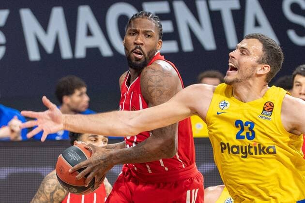 Jalen Reynolds 8 (FC Bayern), Ante Zizic 23 (Maccabi Fox Tel Aviv), FC Bayern Basketball vs. Maccabi Tel Aviv, EuroLeague, 25.02.2021 Muenchen Bayern Deutschland
