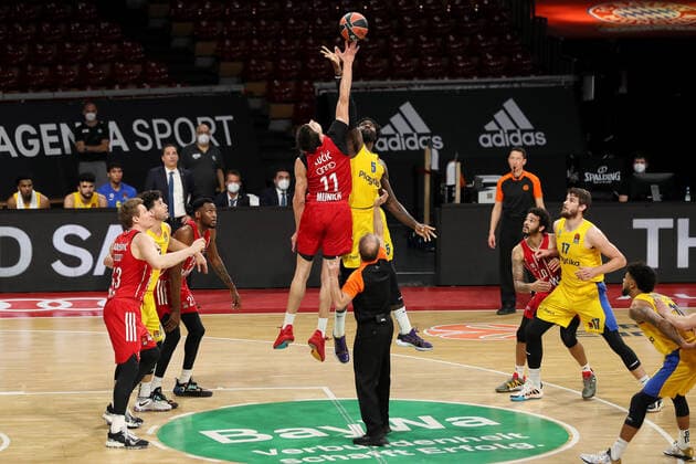 Vladimir Lucic (FCBB) und Othello Hunter (Tel Aviv) FC Bayern Basketball vs. Maccabi Playtika Tel Aviv, Basketball, EuroLeague, 26.Spieltag, 2020 2021, 25.02.2021, FC Bayern Basketball vs. Maccabi Playtika Tel Aviv, Basketball, EuroLeague, 26.Spieltag, 2020 2021, 25.02.2021, Muenchen Copyright: xMarcelxEngelbrechtx Eibner-Pressefotox EP_met