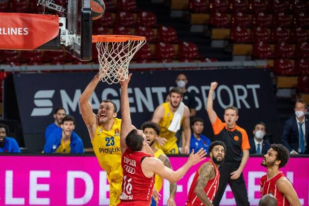Ante Zizic 23 (Maccabi Fox Tel Aviv), Paul Zipser 16 (FC Bayern), FC Bayern Basketball vs. Maccabi Tel Aviv, EuroLeague, 25.02.2021 Muenchen Bayern Deutschland