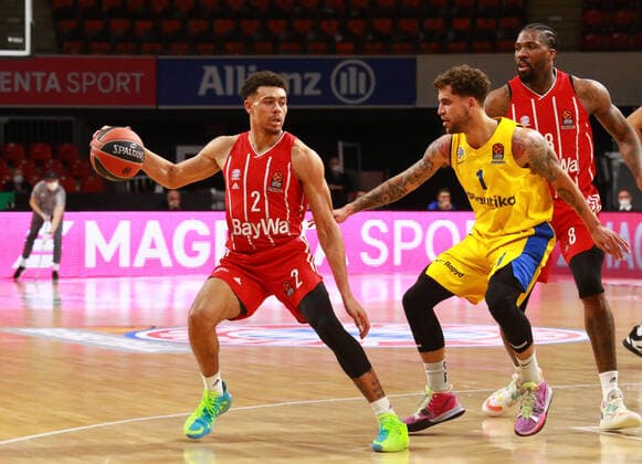 2 Wade Baldwin (FCBB) rot, gegen 1 Scottie Wilbekin (Maccabi) Basketball, EuroLeague, FC Bayern München vs.Maccabi Tel Aviv, Audi Dome, 25.02.2021 FOTO: Mladen Lackovic LakoPress