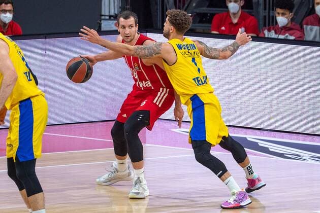 Paul Zipser 16 (FC Bayern), Scottie Wilbekin 1 (Maccabi Fox Tel Aviv), FC Bayern Basketball vs. Maccabi Tel Aviv, EuroLeague, 25.02.2021 Muenchen Bayern Deutschland