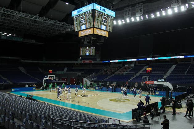 February 25, 2021, MADRID, MADRID, SPAIN: Panoramic view inside of WiZink Center during Euroleague basketball match played between Real Madrid and Zalgiris Kaunas at WiZink Center on February 25, 2021 in Madrid, Spain. MADRID SPAIN - ZUMAa181 20210225_zaa_a181_001 Copyright: xIrinaxR.xHipolitox