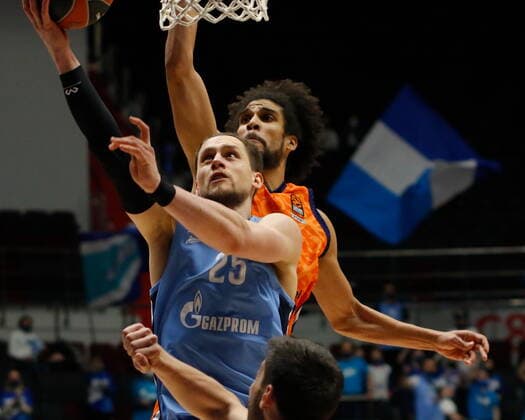 Russian Federation. Saint-Petersburg. Sibur Arena. Basketball. Regular Season, Euroleague 2020-2021, BC Zenit Saint Petersburg - BC Valencia. Player of the Valencia basketball club Louis Liberi (7) and Player of the Zenit Mateusz Ponitka (25). MaksimxKonstantinov
