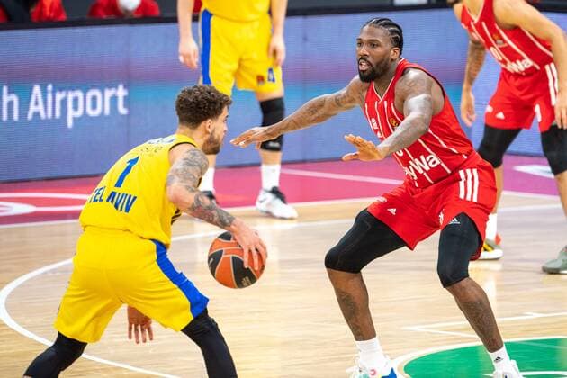 Scottie Wilbekin 1 (Maccabi Fox Tel Aviv), Jalen Reynolds 8 (FC Bayern), FC Bayern Basketball vs. Maccabi Tel Aviv, EuroLeague, 25.02.2021 Muenchen Bayern Deutschland