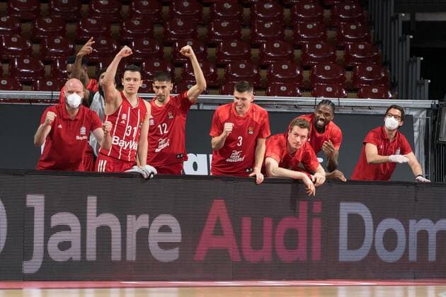 Basketball, Euroleague, FC Bayern München - Maccabi Tel Aviv. Im Bild Bayernbank bejubelt Korb. München Audi Dome Bayern Deutschland Copyright: Passion2Press.dex xMarkusxFischerx