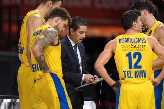 Basketball, Euroleague, FC Bayern München - Maccabi Tel Aviv. Im Bild Head Coach von Maccabi Tel Aviv Ioannis SFAIROPOULOS. München Audi Dome Bayern Deutschland Copyright: Passion2Press.dex xMarkusxFischerx