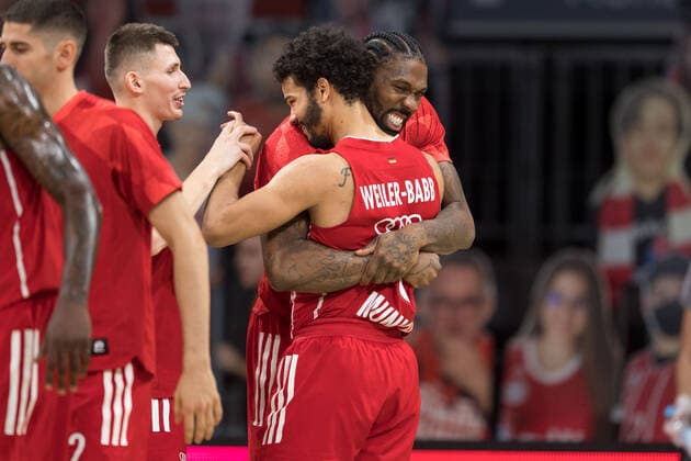 Basketball, Euroleague, FC Bayern München - Maccabi Tel Aviv. Im Bild Jalen REYNOLDS (FC Bayern München, 8) und Nick WEILER-BABB (FC Bayern München, 0) bejubeln Sieg. München Audi Dome Bayern Deutschland Copyright: Passion2Press.dex xMarkusxFischerx