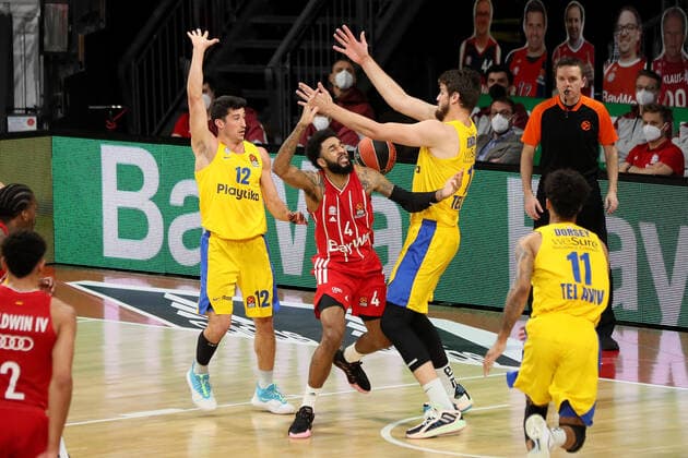 D.J. Seeley (FCBB) und Dragan Bender (Tel Aviv) FC Bayern Basketball vs. Maccabi Playtika Tel Aviv, Basketball, EuroLeague, 26.Spieltag, 2020 2021, 25.02.2021, FC Bayern Basketball vs. Maccabi Playtika Tel Aviv, Basketball, EuroLeague, 26.Spieltag, 2020 2021, 25.02.2021, Muenchen Copyright: xMarcelxEngelbrechtx Eibner-Pressefotox EP_met