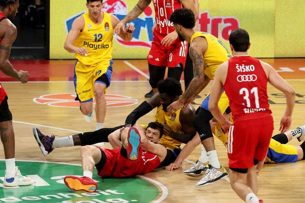Vladimir Lucic (FCBB) und Othello Hunter (Tel Aviv) FC Bayern Basketball vs. Maccabi Playtika Tel Aviv, Basketball, EuroLeague, 26.Spieltag, 2020 2021, 25.02.2021, FC Bayern Basketball vs. Maccabi Playtika Tel Aviv, Basketball, EuroLeague, 26.Spieltag, 2020 2021, 25.02.2021, Muenchen Copyright: xMarcelxEngelbrechtx Eibner-Pressefotox EP_met