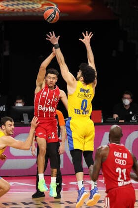Wade Baldwin (FCBB) und Elijah Bryant (Tel Aviv) FC Bayern Basketball vs. Maccabi Playtika Tel Aviv, Basketball, EuroLeague, 26.Spieltag, 2020 2021, 25.02.2021, FC Bayern Basketball vs. Maccabi Playtika Tel Aviv, Basketball, EuroLeague, 26.Spieltag, 2020 2021, 25.02.2021, Muenchen Copyright: xMarcelxEngelbrechtx Eibner-Pressefotox EP_met