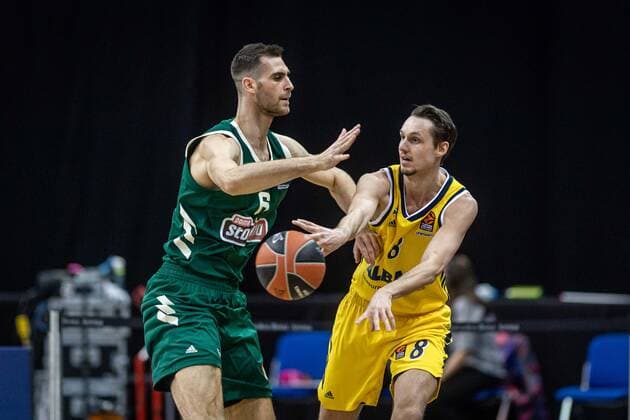Basketball Berlin 26.02.2021 Saison 2020 2021 Euroleague Regular Season Alba Berlin - Panathinaikos Athen Marcus Eriksson (Alba Berlin, No.08) Georgios Papagiannis (Panathinaikos, No.06)