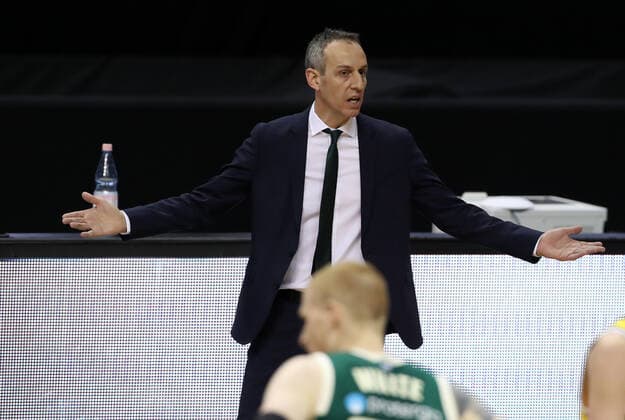 Trainer Oded Kattash Aktion Oberkoerper Oberkörper Basketball EuroLeague Herren Saison 2020 2021 26.01.2021 ALBA Berlin vs. Panathinaikos Athen