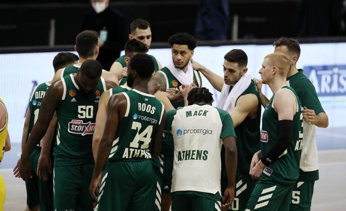 Ahthener team mannscht enttäuscht nach Spielende Enttäuschung Basketball EuroLeague Herren Saison 2020 2021 26.01.2021 ALBA Berlin vs. Panathinaikos Athen