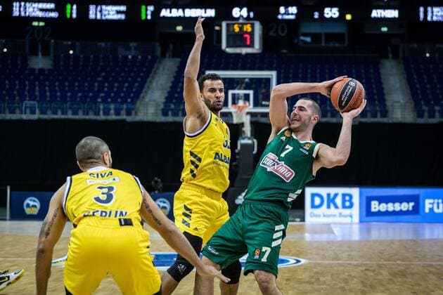 Basketball Berlin 26.02.2021 Saison 2020 2021 Euroleague Regular Season Alba Berlin - Panathinaikos Athen Eleftherios Bochoridis (Panathinaikos, No.07) Johannes Thiemann (Alba Berlin, No.32)