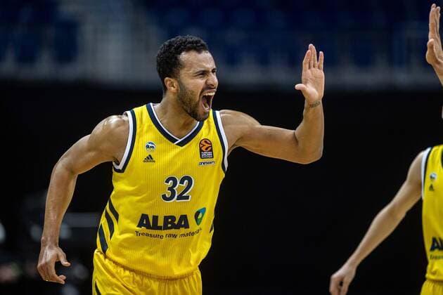 Basketball Berlin 26.02.2021 Saison 2020 2021 Euroleague Regular Season Alba Berlin - Panathinaikos Athen Johannes Thiemann (Alba Berlin, No.32) Jubel