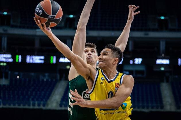 Basketball Berlin 26.02.2021 Saison 2020 2021 Euroleague Regular Season Alba Berlin - Panathinaikos Athen Maodo Lo (Alba Berlin, No.00) Kostas Mitoglou (Panathinaikos, No.44)