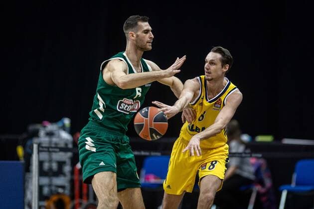 Basketball Berlin 26.02.2021 Saison 2020 2021 Euroleague Regular Season Alba Berlin - Panathinaikos Athen Marcus Eriksson (Alba Berlin, No.08) Georgios Papagiannis (Panathinaikos, No.06)
