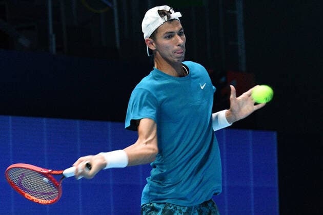 (210227) -- SINGAPORE Feb. 27, 2021 -- Alexei Popyrin hits a return during the men s singles semi-final match between Croatia s Marin Cilic and Australia s Alexei Popyrin at the Singapore Tennis Open tournament in Singapore on Feb. 27, 2021. (Photo by Xinhua) (SP)SINGAPORE-TENNIS-SINGAPORE OPEN-MEN S SINGLES ThenxChihxWey 