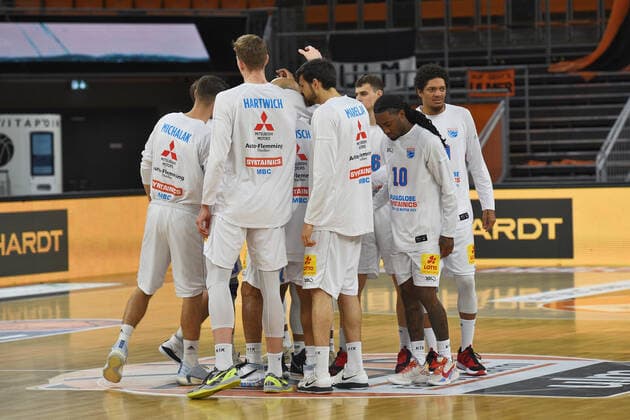 die Spieler der MBC in Kreis vor dem Spiel GER, Ratiopharm Ulm vs. Syntainics MBC Basketball , Maenner ,esaycredit, Basketball Bundesliga , 21.Spieltag , 27.02.2021 Foto:Eibner Tobias Baur GER, Ratiopharm Ulm vs. Syntainics MBC Basketball Bundesliga , 21.Ligaspieltag , Saion 2020 2021, 27.02.2021 Neu-Ulm Copyright: xBaur xEibner-Pressefotox EP_Toba