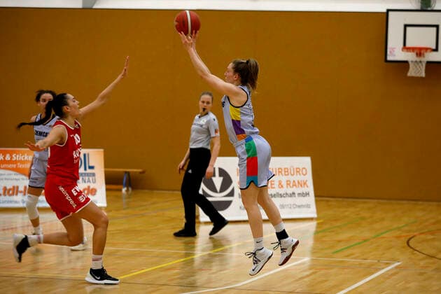27.02.2021, 2. Toyota Damen Basketball Bundesliga Nord, DBBL, Saison 2020 2021, Damen, Chemcats Chemnitz - BG 89 Avides Hurricanes Lucile Peroche, ChemCats Chemnitz Chemnitz Sporthalle am Schlossteich Sachsen Germany