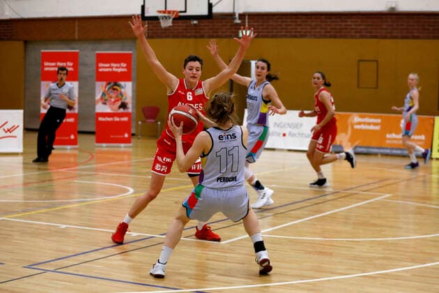 27.02.2021, 2. Toyota Damen Basketball Bundesliga Nord, DBBL, Saison 2020 2021, Damen, Chemcats Chemnitz - BG 89 Avides Hurricanes Lucile Peroche, ChemCats Chemnitz Chemnitz Sporthalle am Schlossteich Sachsen Germany