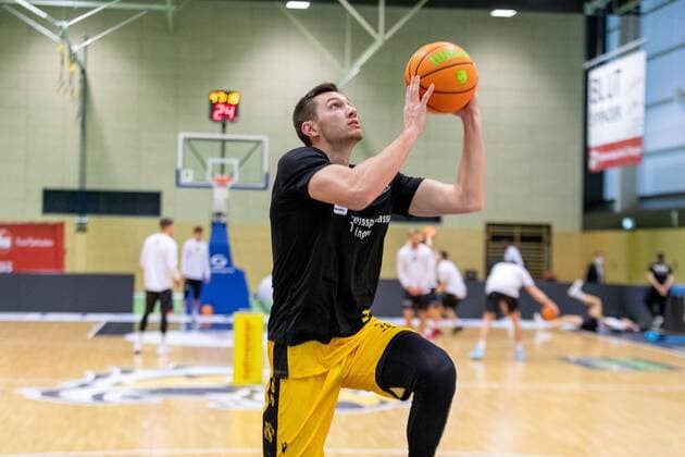 Ryan Mikesell (Tigers Tübingen, 33)¨¨¨Tigers Tübingen vs. Science City Jena, 2. Basketball, Bundesliga, Pro A, Barmer 2 Basketball, Spieltag 13, Spielzeit 2020 2021, 27.02.2021, ¨¨ Tigers Tübingen - Science City Jena, Basketball, 2. Bundesliga, Barmer 2 Basketball, Spieltag 13, Spielzeit 2020 2021, 27.02.2021 Rottenburg am Neckar Copyright: xDennisxDuddek xEibnerxPressefotox EP_DDU