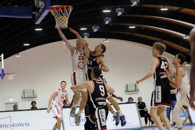 RheinStars Köln - Itzehoe Eagles Köln Deutschland 27.02.2021 Links: Johann Albrecht (RheinStars) Rechts: Erik Nyberg (Itzehoe)