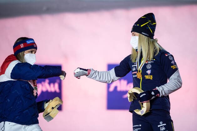 210227 Silver medalist Maiken Caspersen Falla of Norway and Gold medalist Jonna Sundling of Sweden at the Medal ceremony for the women s cross-country skiing sprint of the FIS Nordic Ski World Championships on February 27, 2021 in Oberstdorf. Photo: Johanna Lundberg BILDBYRAN kod JL JL0084 skidor cross-country skiing langrenn fis nordic world ski championships vm ski-vm skid-vm medaljceremoni medal ceremony 3 bbeng Copyright: JOHANNAxLUNDBERG BB210227JL140