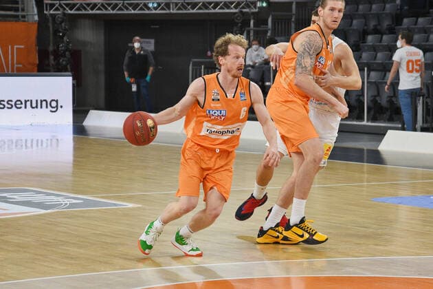 Per Guenther (Ratiopharm Ulm 6) GER, Ratiopharm Ulm vs. Syntainics MBC Basketball , Maenner ,esaycredit, Basketball Bundesliga , 21.Spieltag , 27.02.2021 Foto:Eibner Tobias Baur GER, Ratiopharm Ulm vs. Syntainics MBC Basketball Bundesliga , 21.Ligaspieltag , Saion 2020 2021, 27.02.2021 Neu-Ulm Copyright: xBaur xEibner-Pressefotox EP_Toba