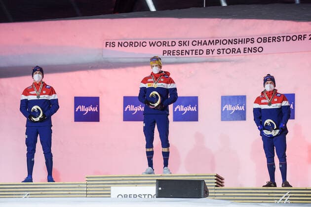 210227 Silver medalist Erik Valnes of Norway, Gold medalist Johannes Hosflot Klaebo of Norway and bronze medalist Havard Solas Taugbol of Norway at the Medal ceremony for the men?s cross-country skiing sprint of the FIS Nordic Ski World Championships on February 27, 2021 in Oberstdorf. Photo: Johanna Lundberg BILDBYRAN kod JL JL0084 skidor cross-country skiing langrenn fis nordic world ski championships vm ski-vm skid-vm medaljceremoni medal ceremony 3 bbeng Copyright: JOHANNAxLUNDBERG BB210227JL150