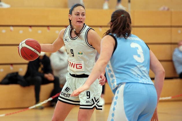 27.02.2021, xovx, Basketball Damen 2. Bundesliga Nord, Bender Baskets Grünberg - Capitol Bascats Düsseldorf v.l. Isabell Meinhart (Bender Baskets Gruenberg), Elle Hendershot (Capitol Bascats Düsseldorf) Grünberg Sporthalle Theo-Koch-Schule Hessen Deutschland (DE)