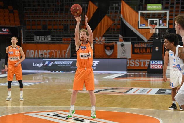 Per Guenther (Ratiopharm Ulm 6) GER, Ratiopharm Ulm vs. Syntainics MBC Basketball , Maenner ,esaycredit, Basketball Bundesliga , 21.Spieltag , 27.02.2021 Foto:Eibner Tobias Baur GER, Ratiopharm Ulm vs. Syntainics MBC Basketball Bundesliga , 21.Ligaspieltag , Saion 2020 2021, 27.02.2021 Neu-Ulm Copyright: xBaur xEibner-Pressefotox EP_Toba